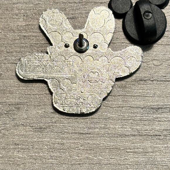 Disney World Park White Glove Silhouette Three Little Pigs Practical Pig Pin HM - Picture 4 of 5